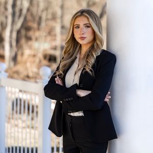 Meet your Posher, Olivia